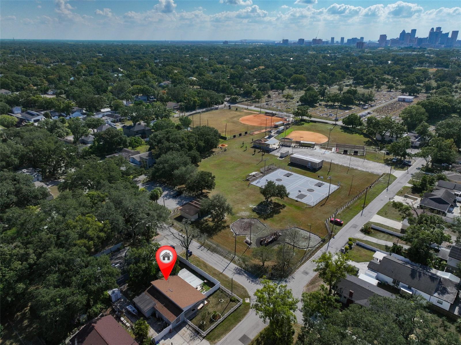 3901 N CLEARFIELD AVE — photo 33