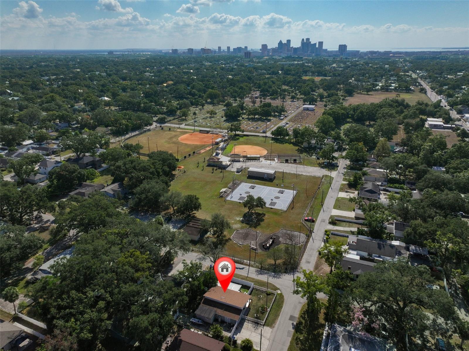 3901 N CLEARFIELD AVE — photo 34