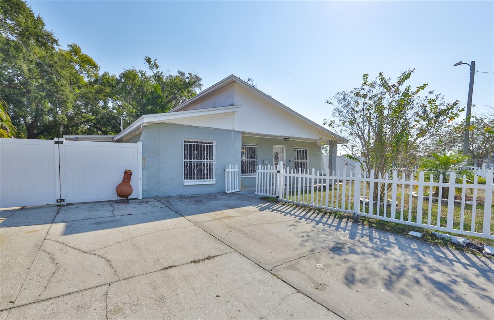 3901 N CLEARFIELD AVE — photo 4