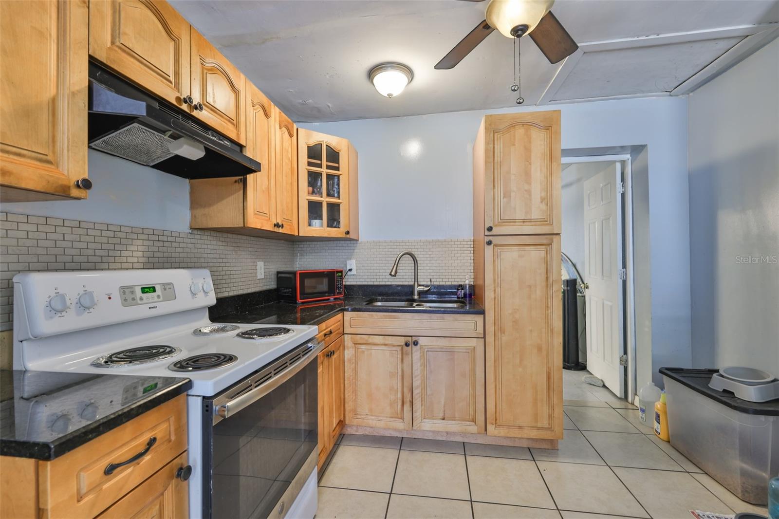 3901 N CLEARFIELD AVE — photo 20
