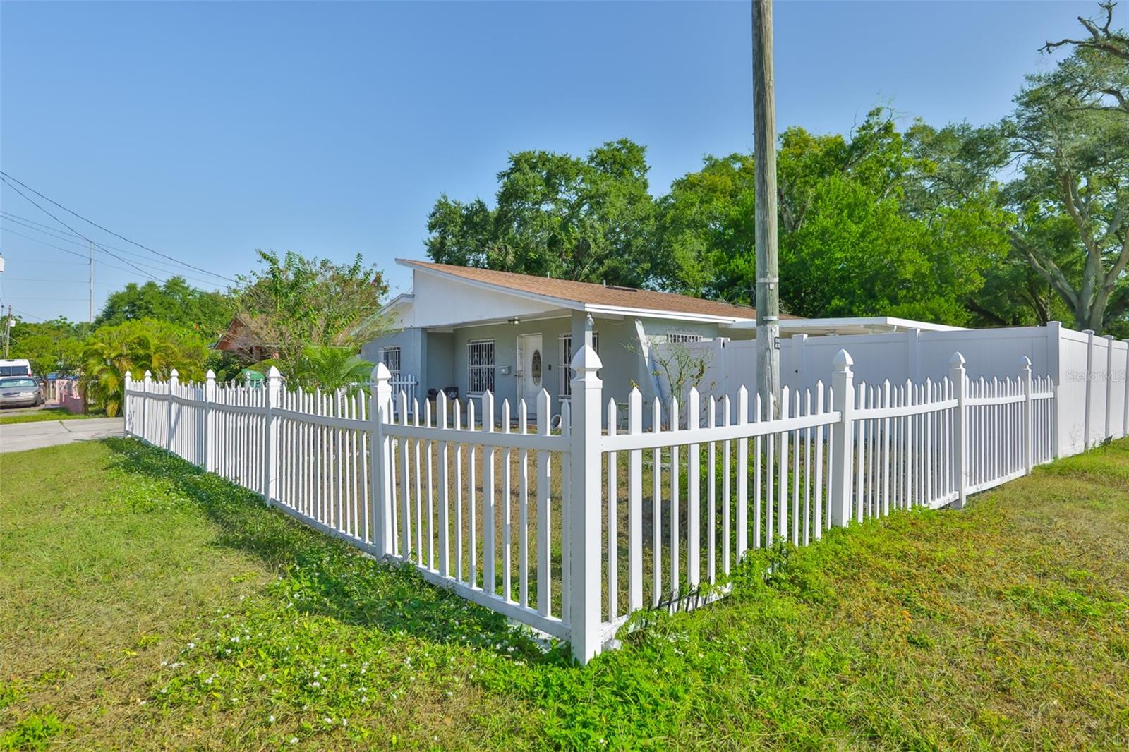 3901 N CLEARFIELD AVE — photo 3
