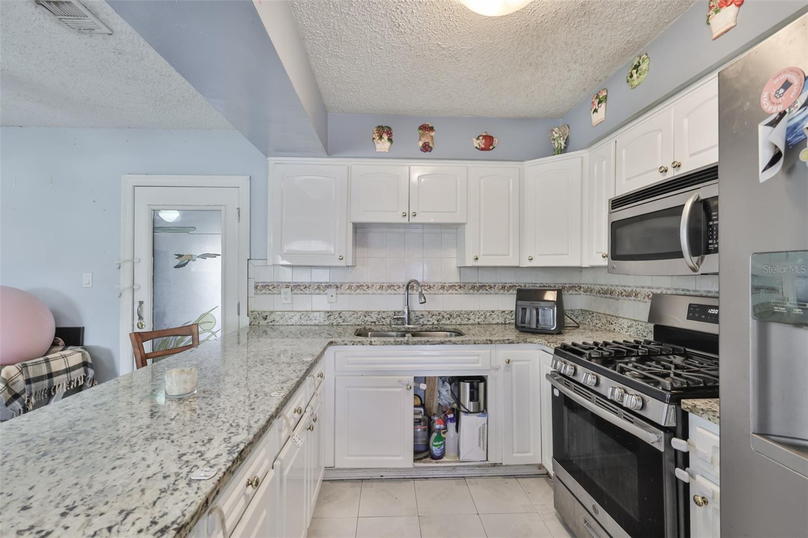 3901 N CLEARFIELD AVE — photo 8