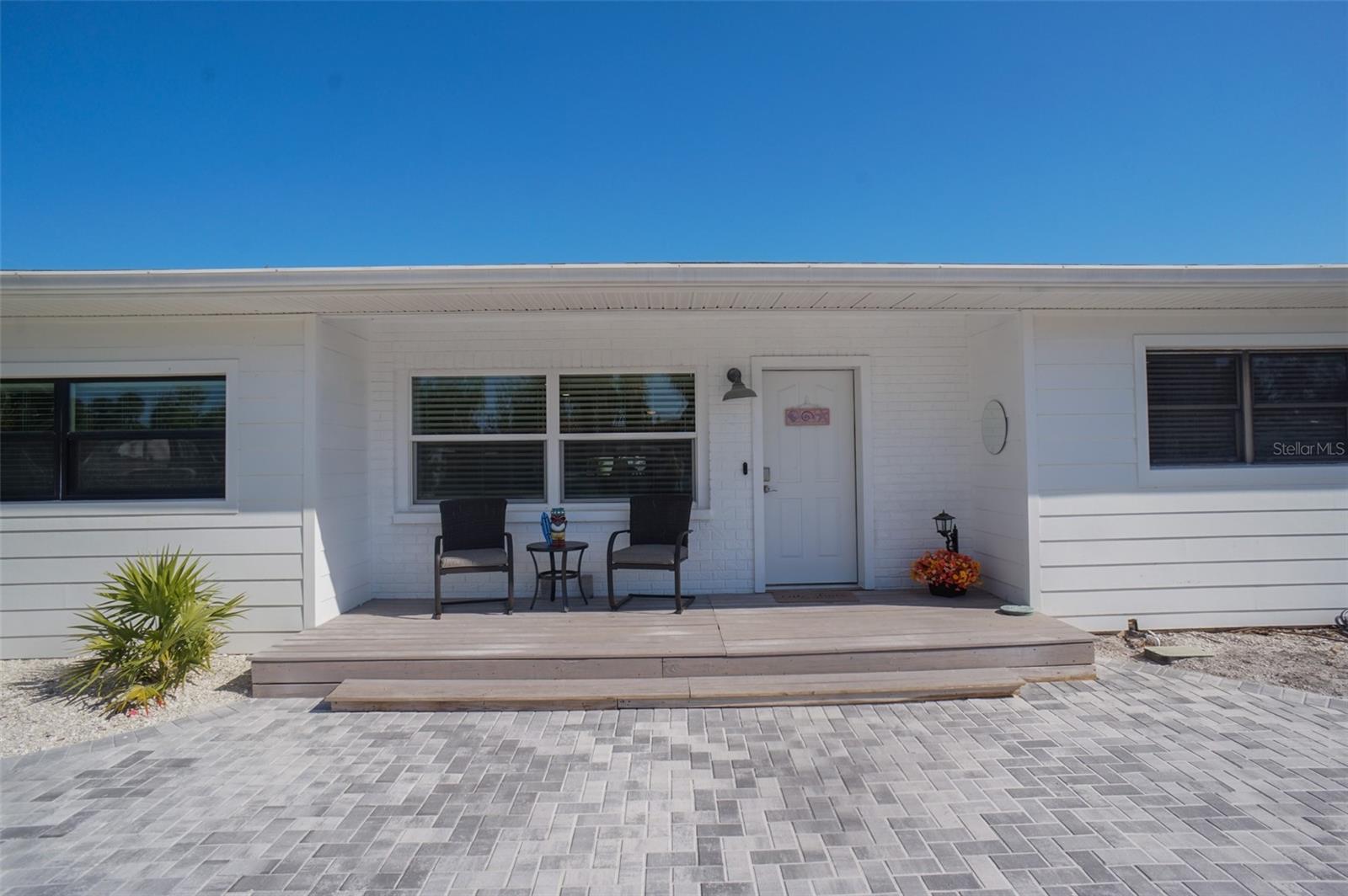929 LANTANA AVE — photo 2