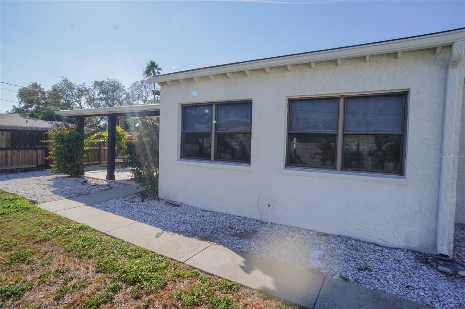 929 LANTANA AVE — photo 36