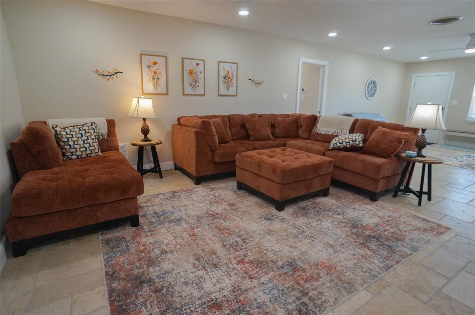 929 LANTANA AVE — photo 8