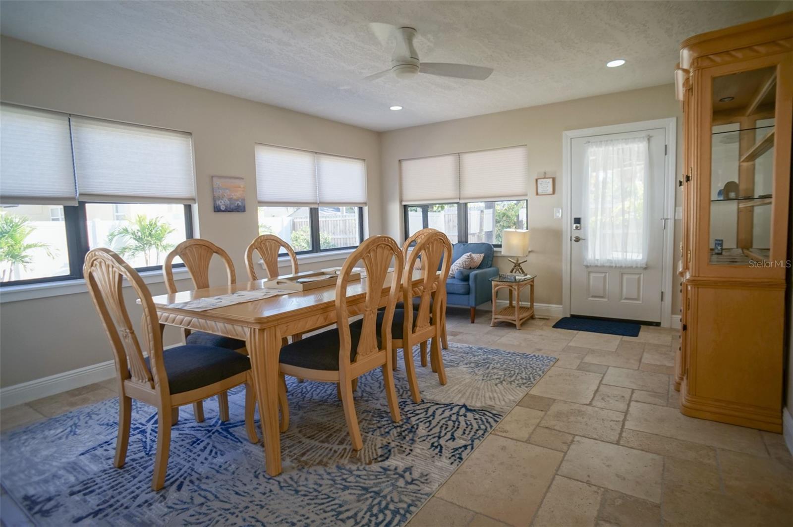 929 LANTANA AVE — photo 31