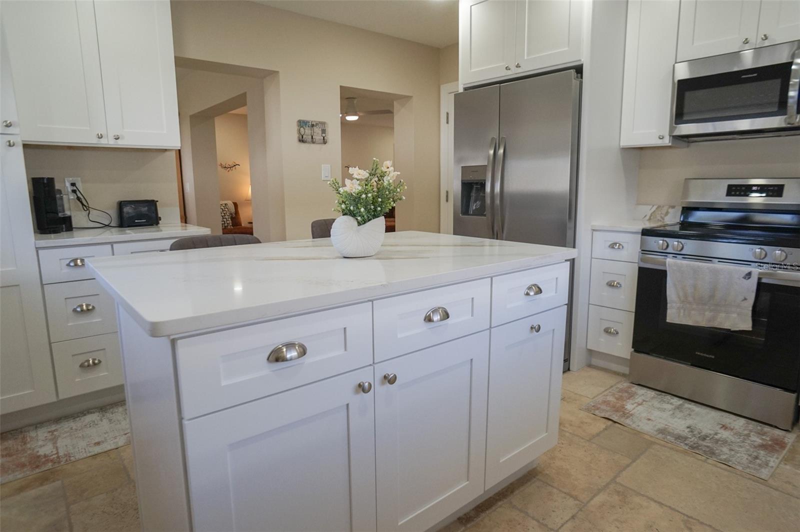 929 LANTANA AVE — photo 30