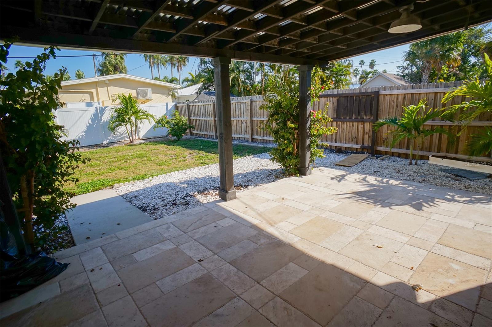 929 LANTANA AVE — photo 32