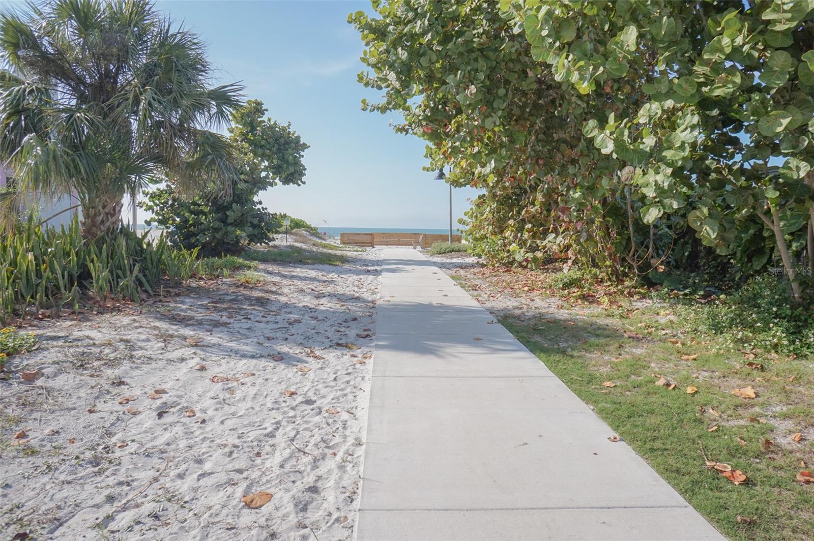 929 LANTANA AVE — photo 37