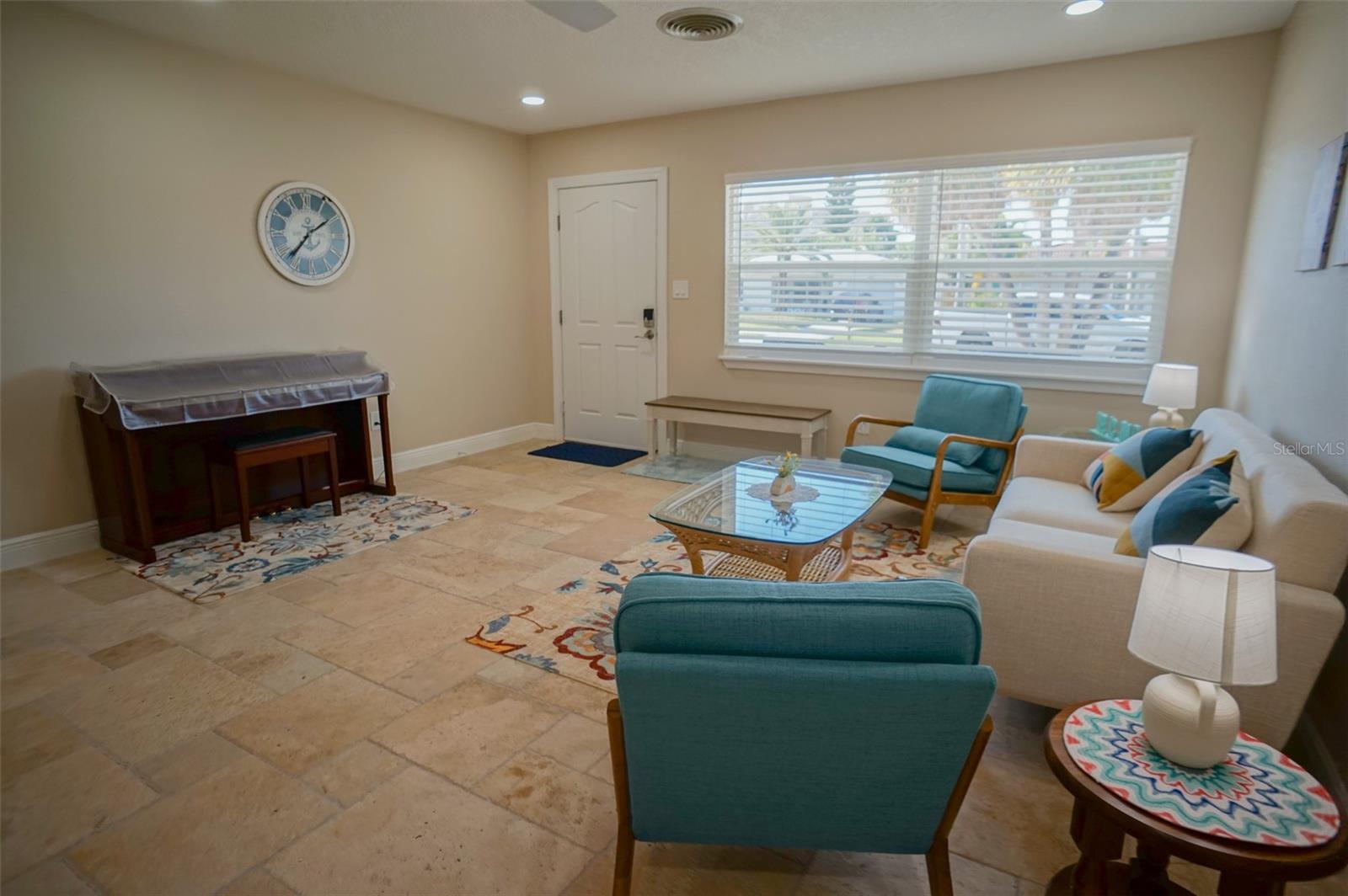 929 LANTANA AVE — photo 4