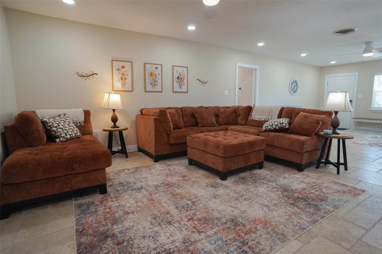929 LANTANA AVE — photo 6