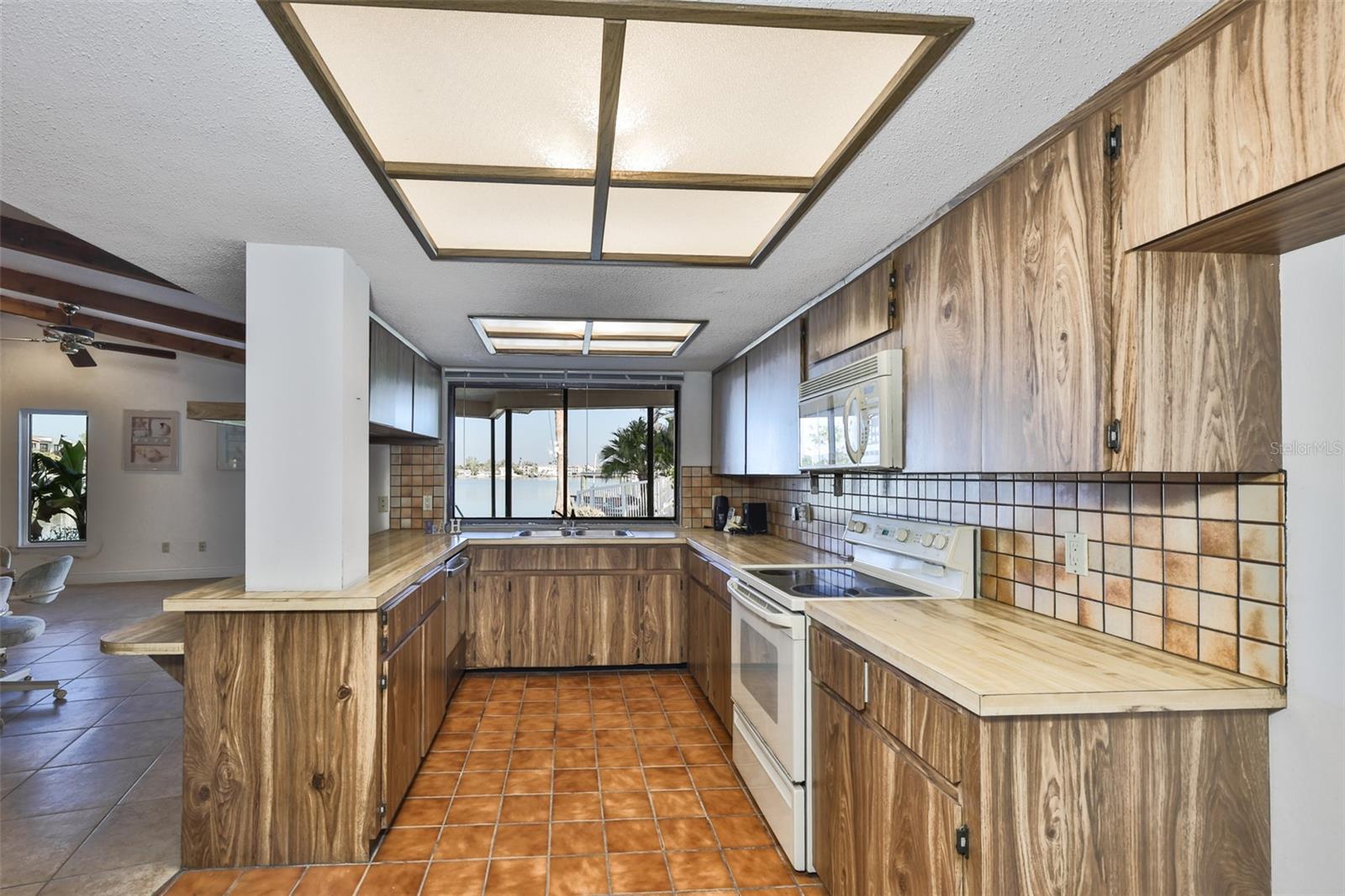410 HARBOR DR N — photo 32