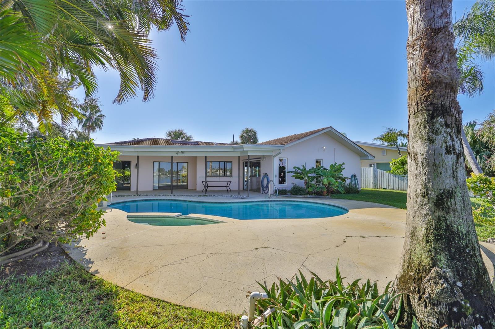 410 HARBOR DR N — photo 12