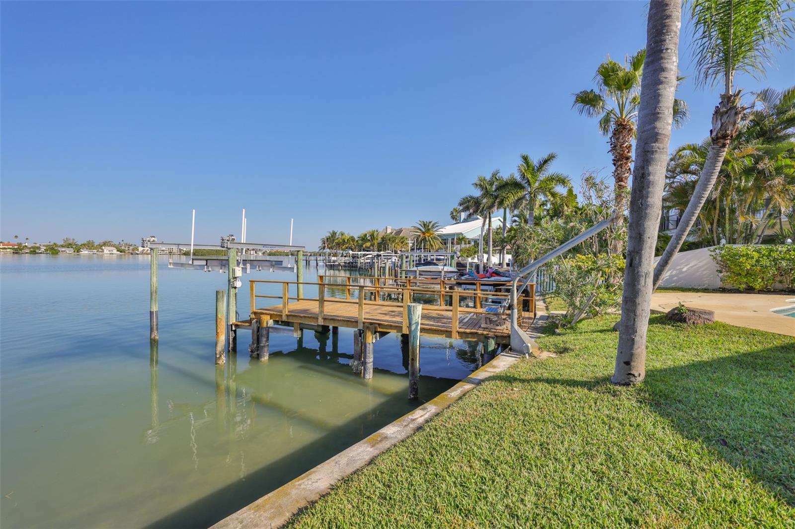 410 HARBOR DR N — photo 11