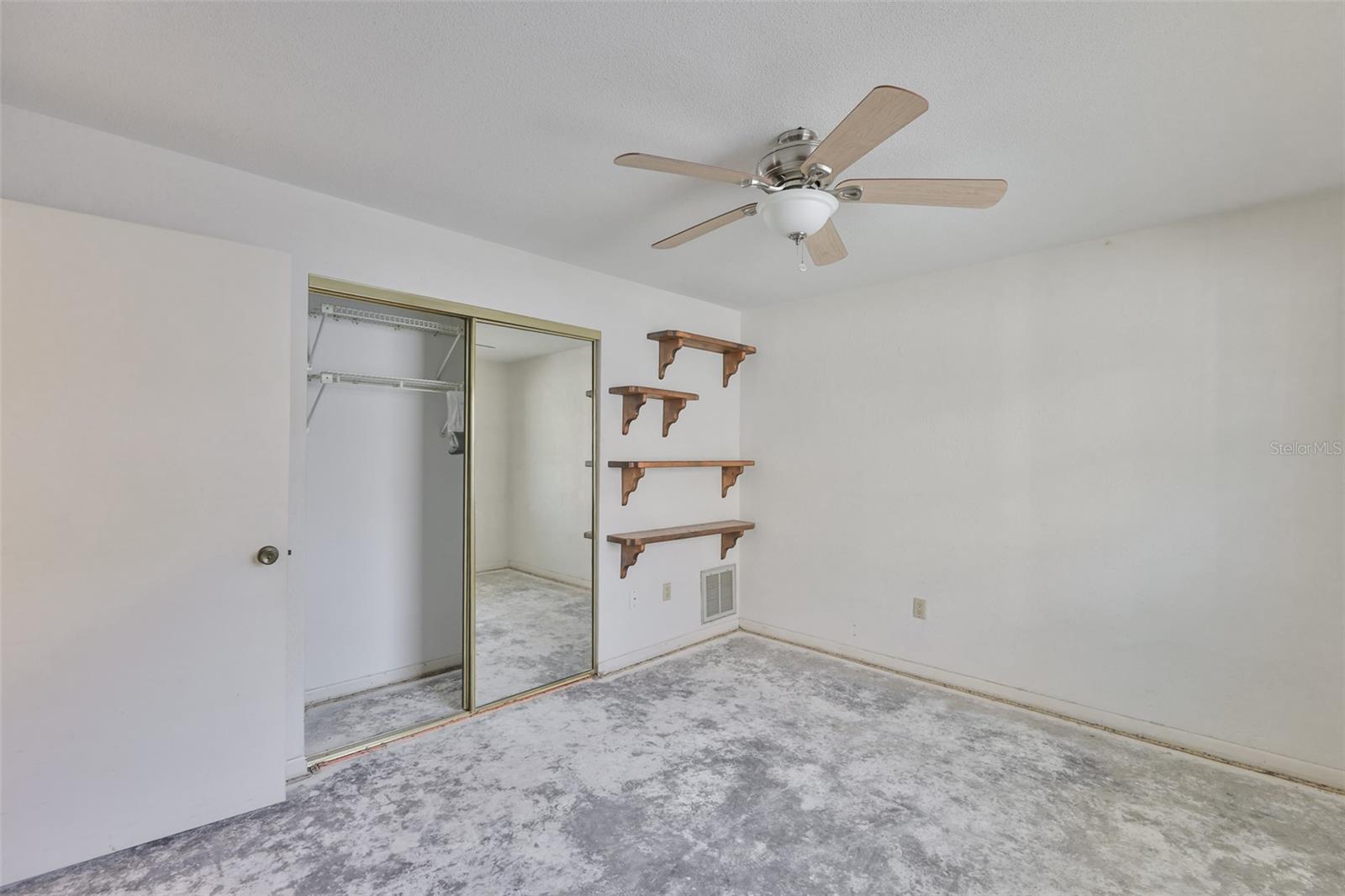 410 HARBOR DR N — photo 37