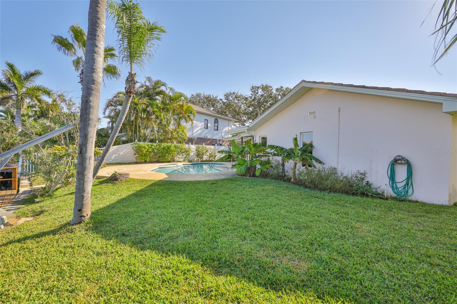410 HARBOR DR N — photo 13