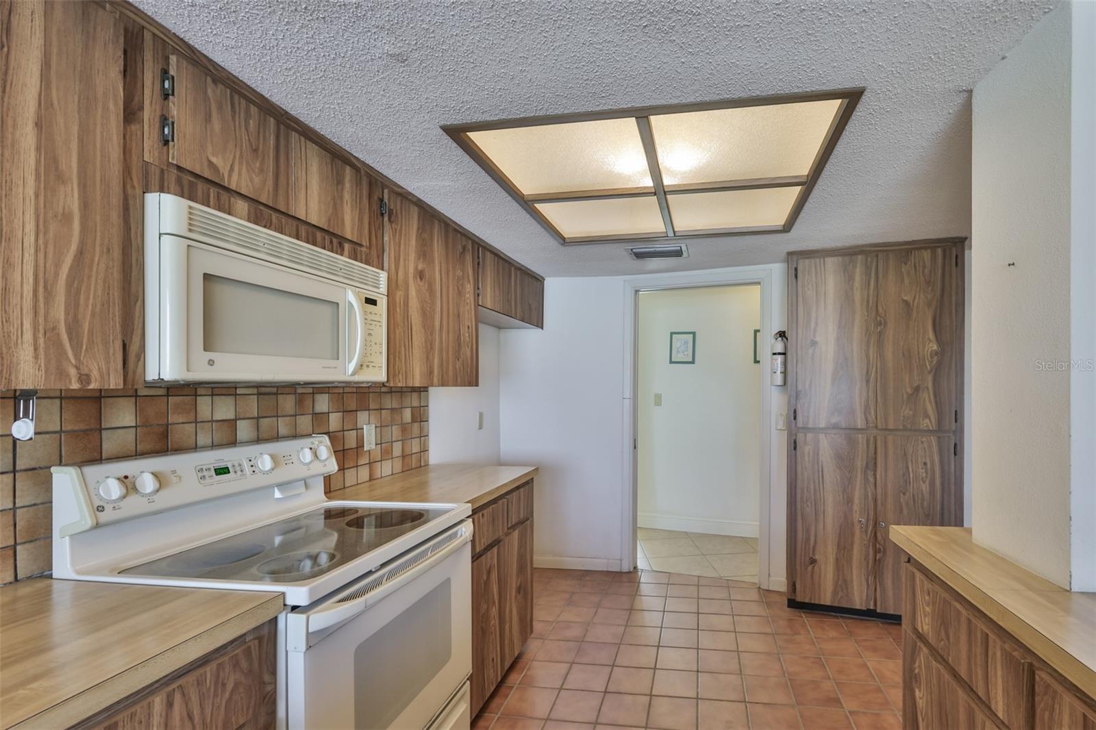 410 HARBOR DR N — photo 33