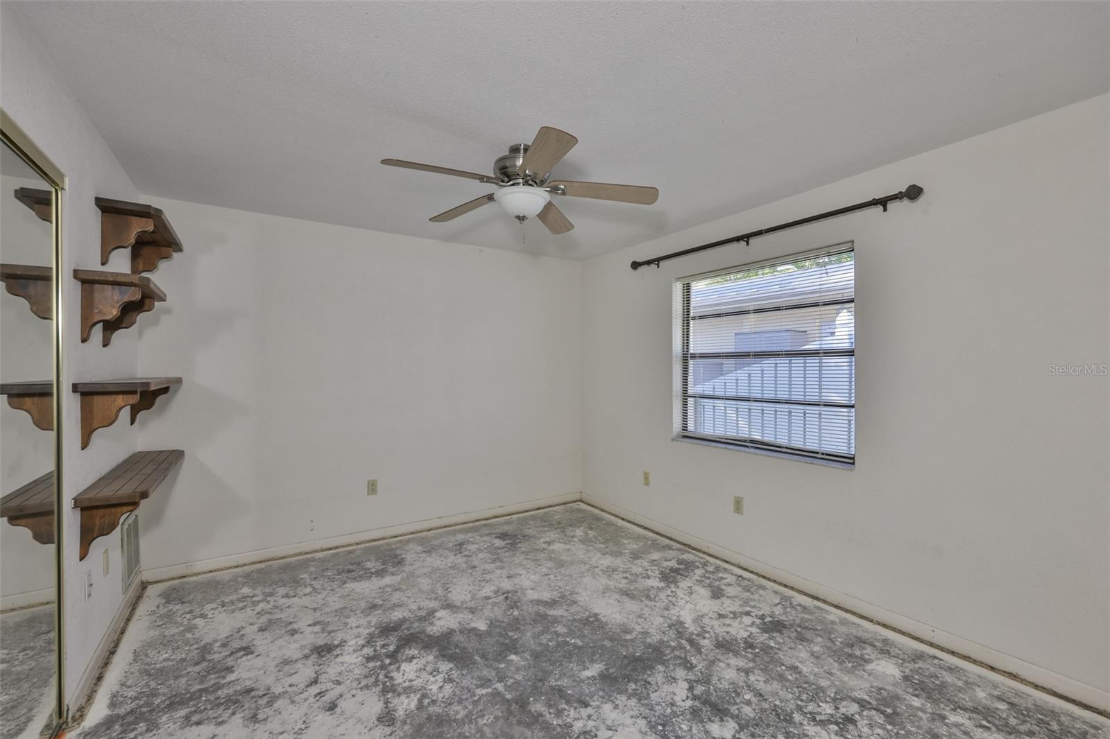410 HARBOR DR N — photo 36