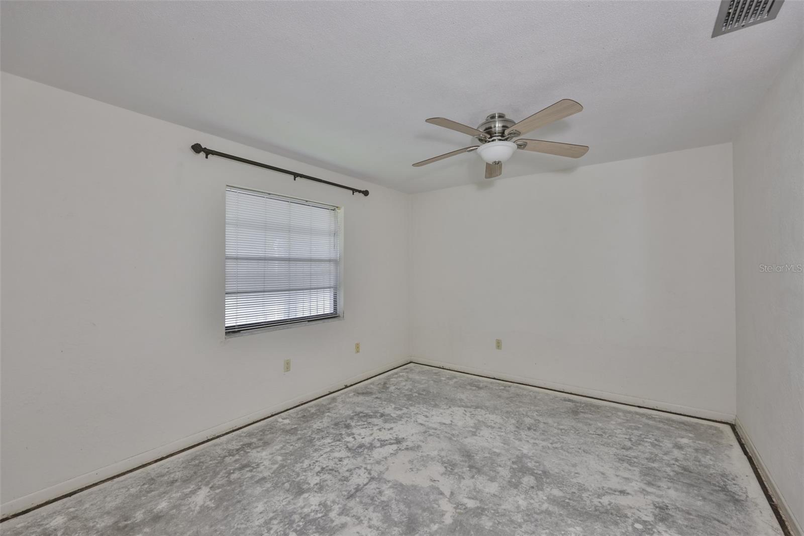410 HARBOR DR N — photo 39