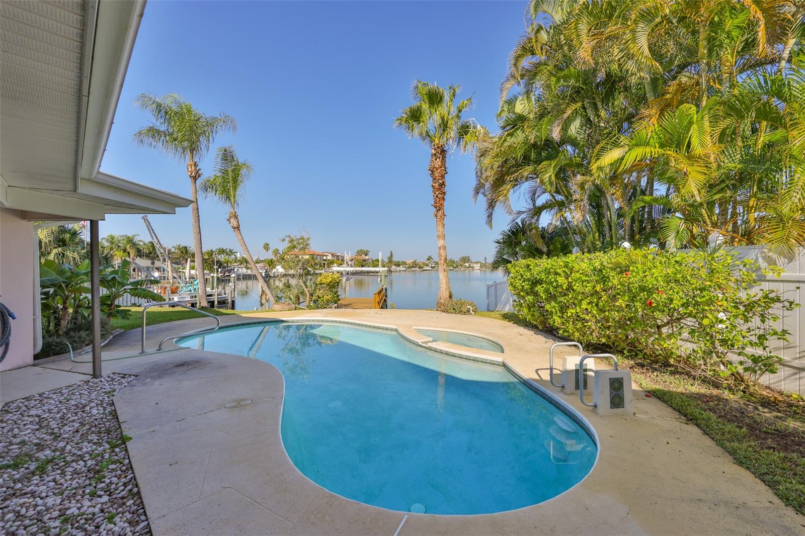 410 HARBOR DR N — photo 14