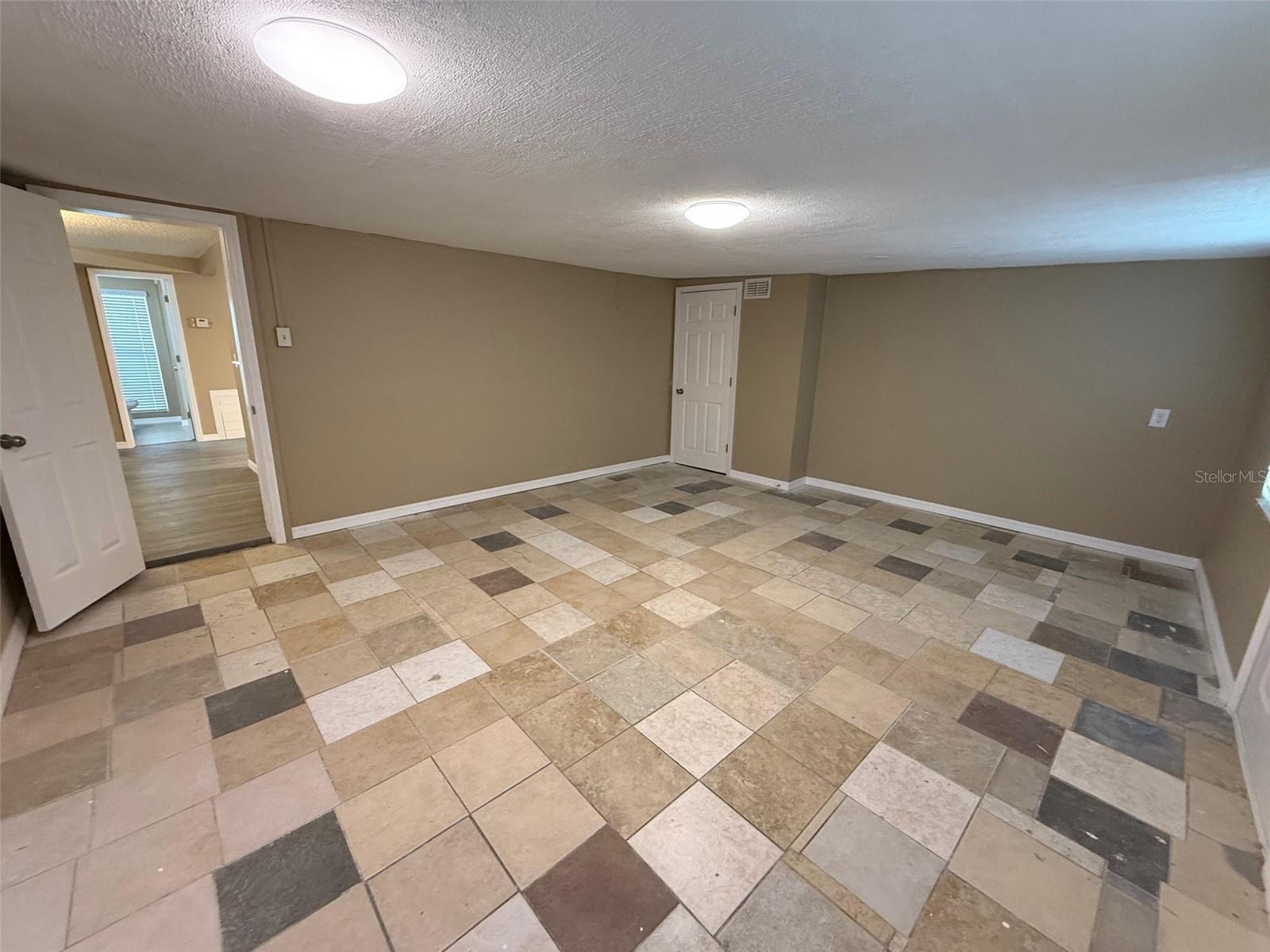6104 SEABREEZE DR — photo 17