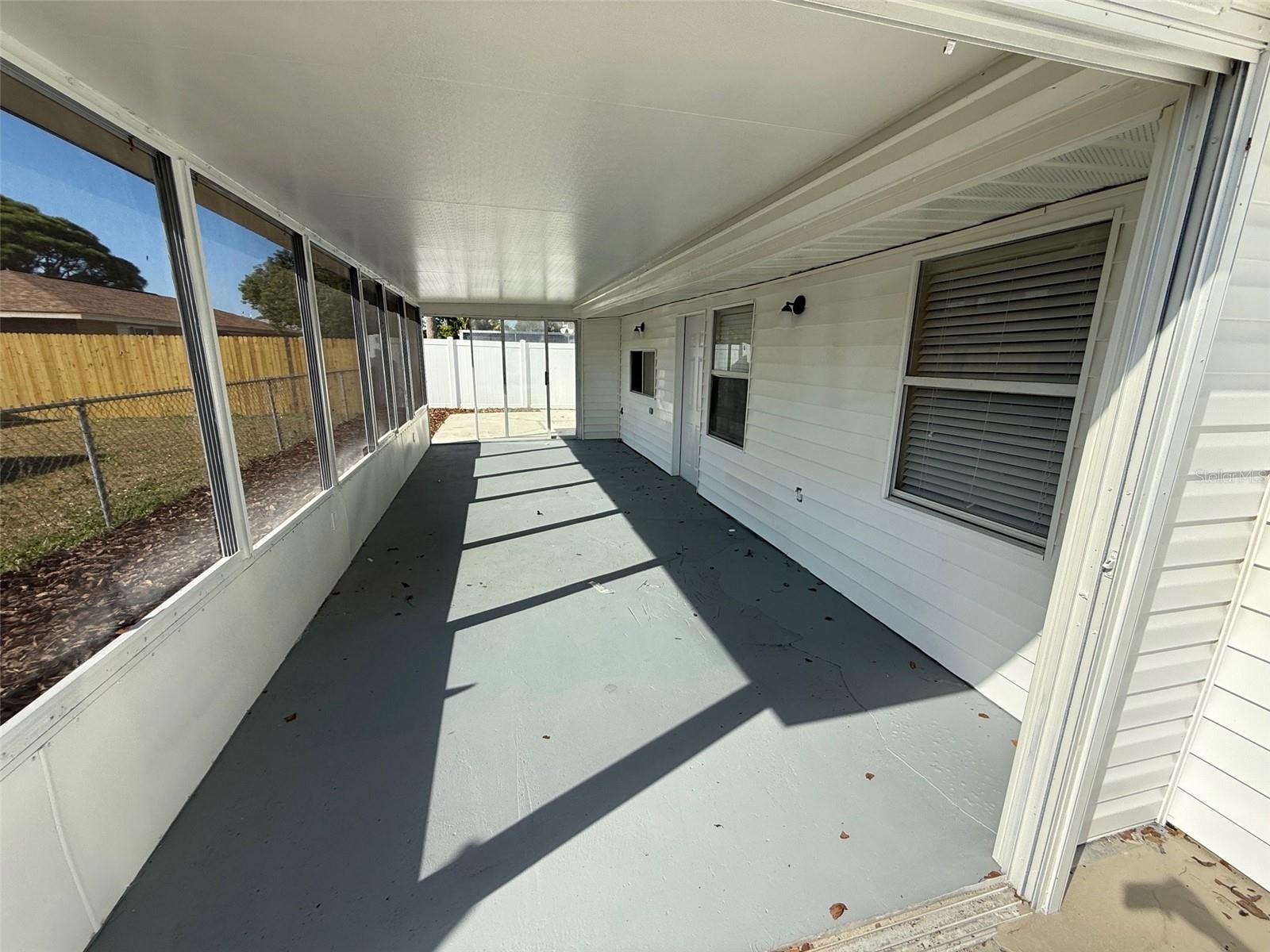6104 SEABREEZE DR — photo 19