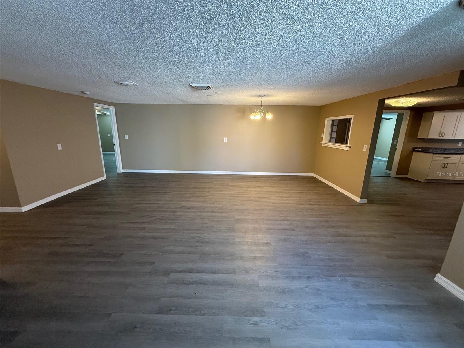 6104 SEABREEZE DR — photo 5