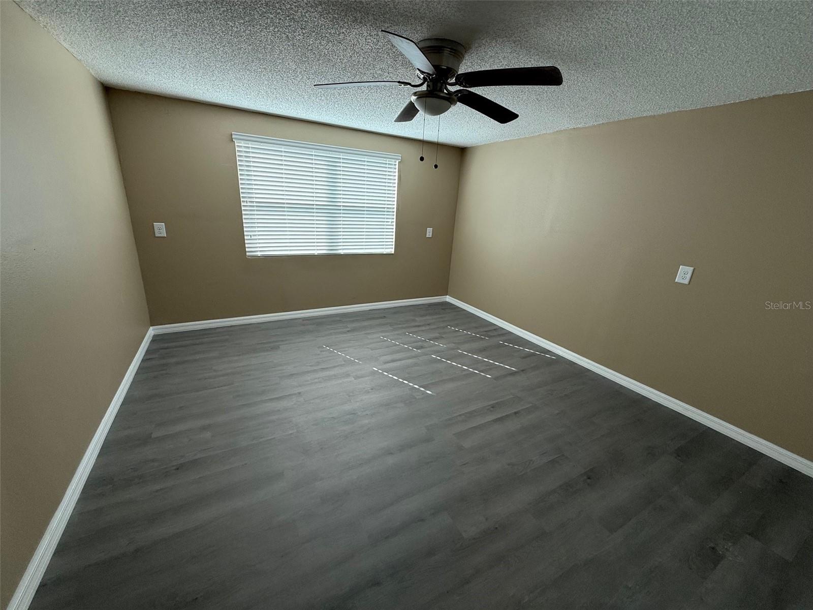 6104 SEABREEZE DR — photo 12