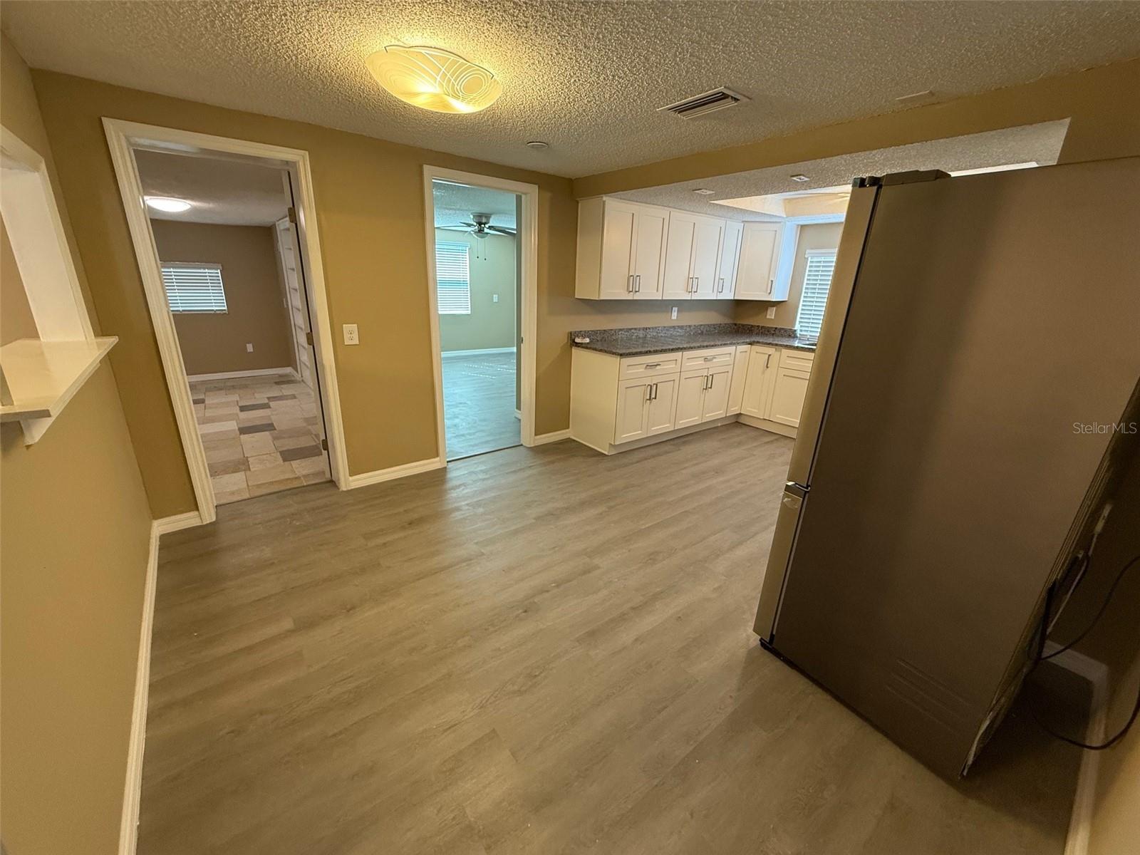 6104 SEABREEZE DR — photo 8