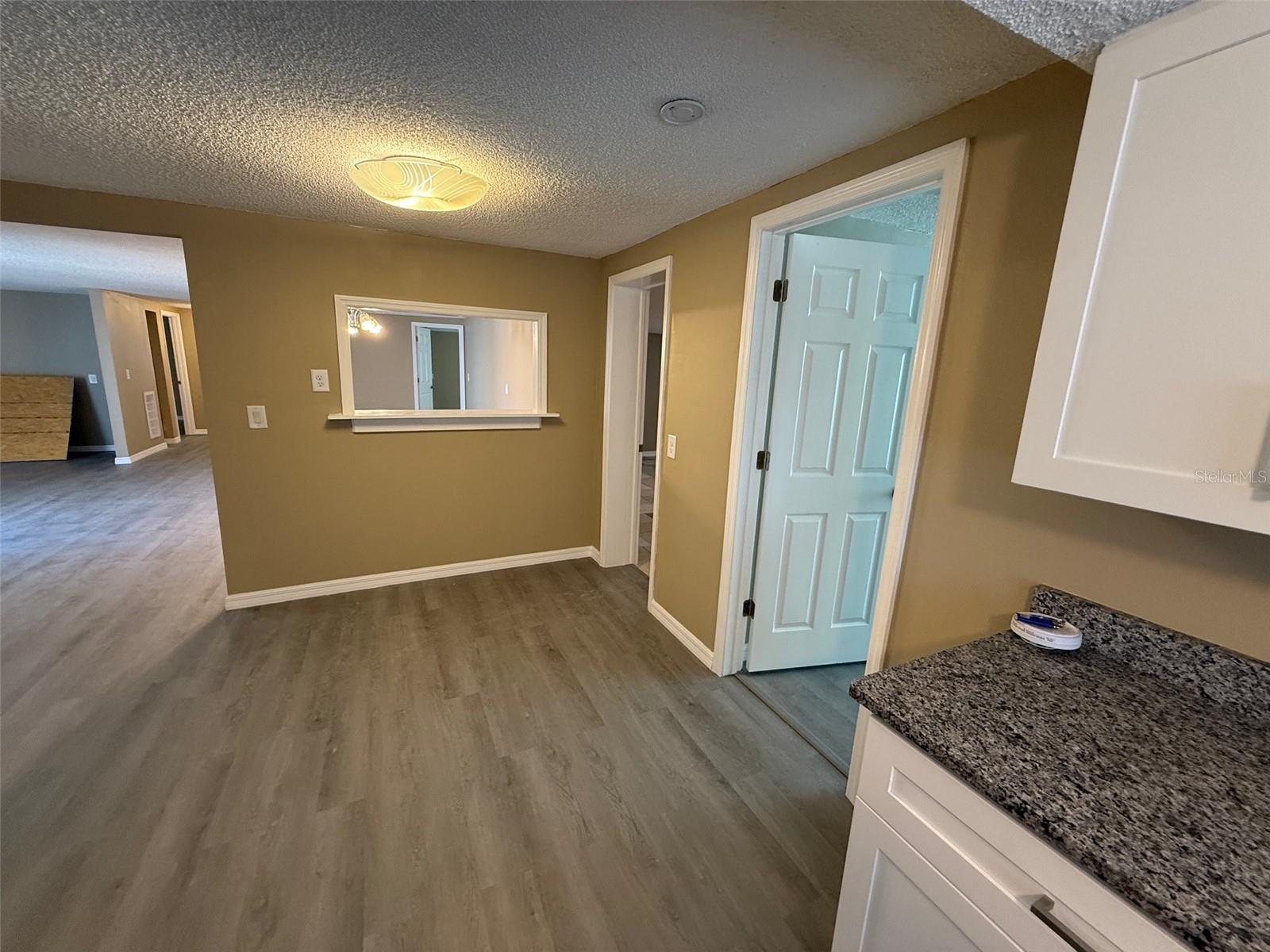 6104 SEABREEZE DR — photo 9