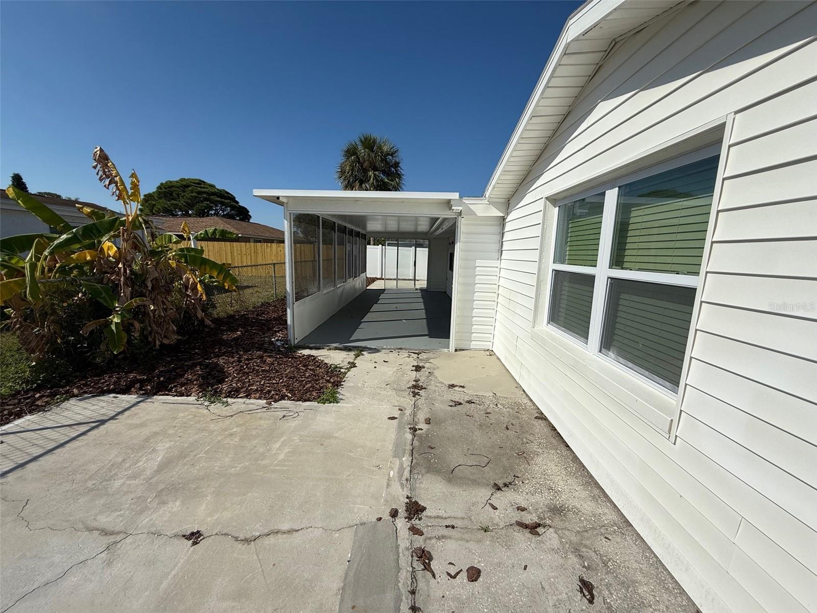 6104 SEABREEZE DR — photo 20