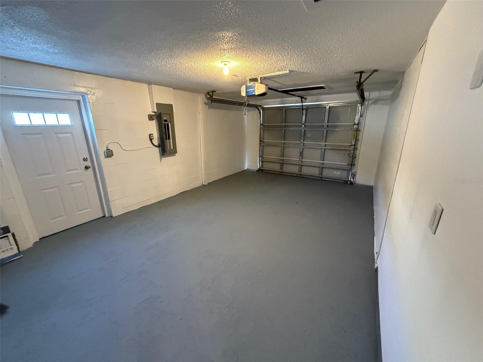 6104 SEABREEZE DR — photo 23