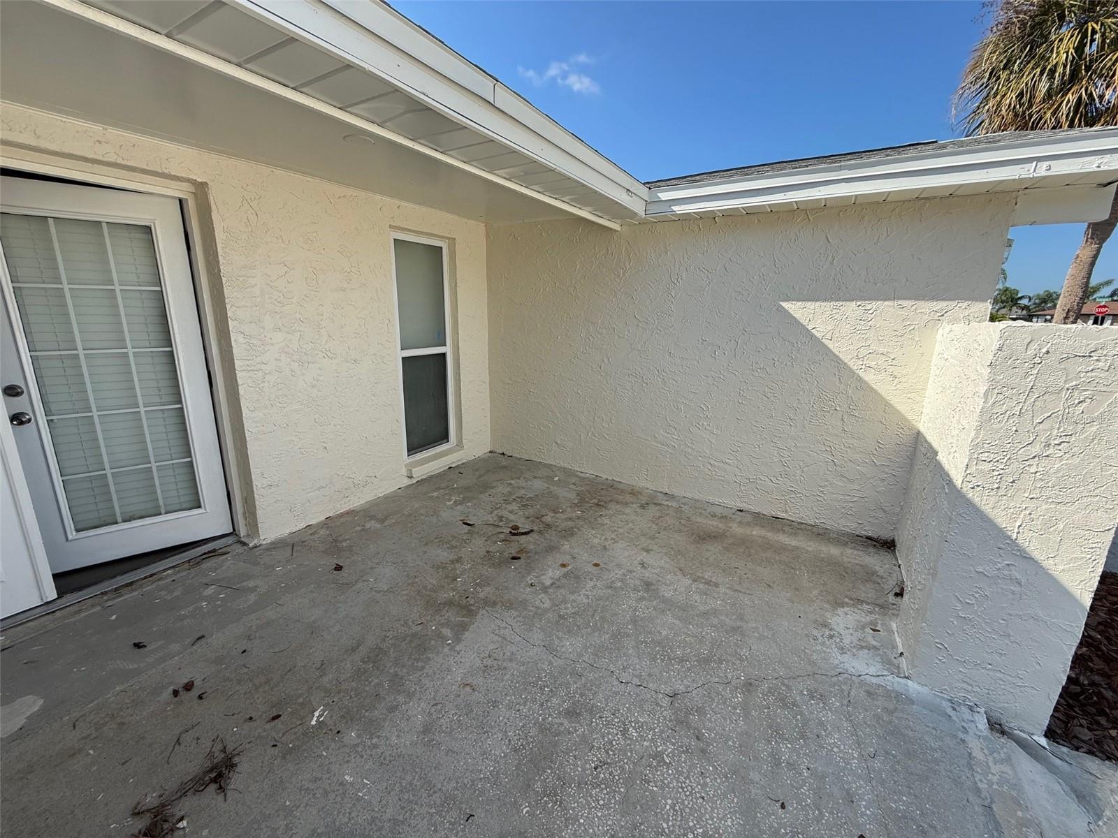 6104 SEABREEZE DR — photo 2