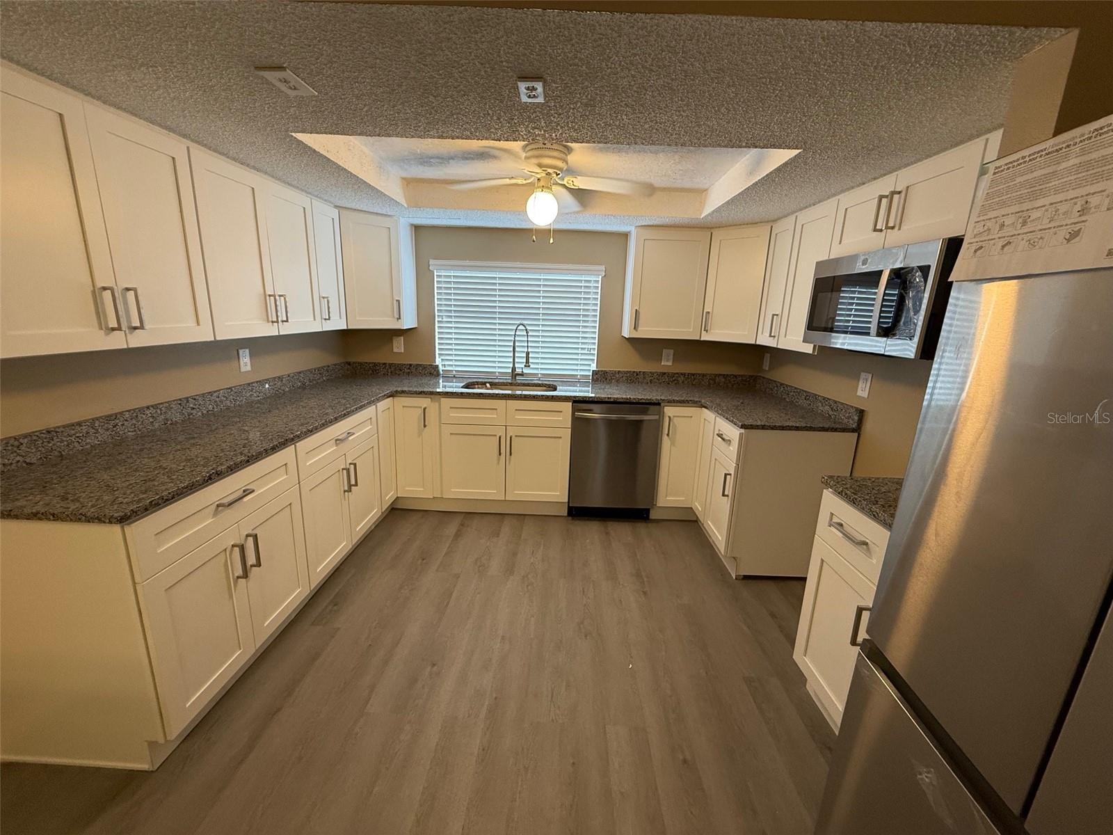 6104 SEABREEZE DR — photo 7