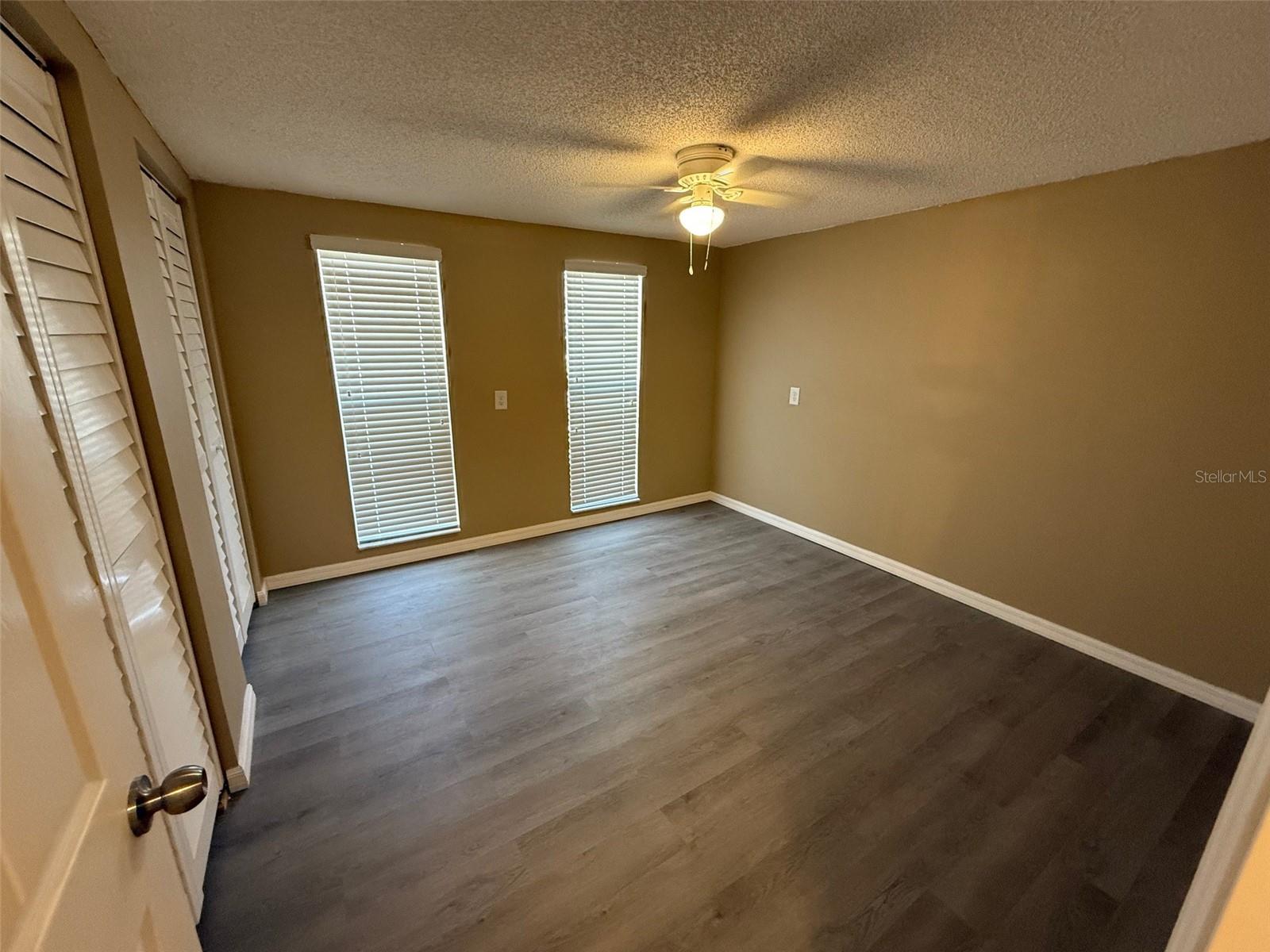 6104 SEABREEZE DR — photo 11