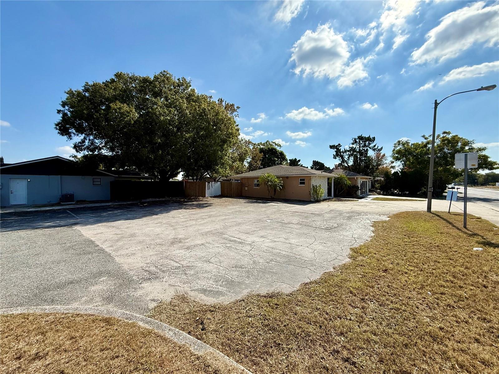 9330 REGENCY PARK BLVD — photo 4