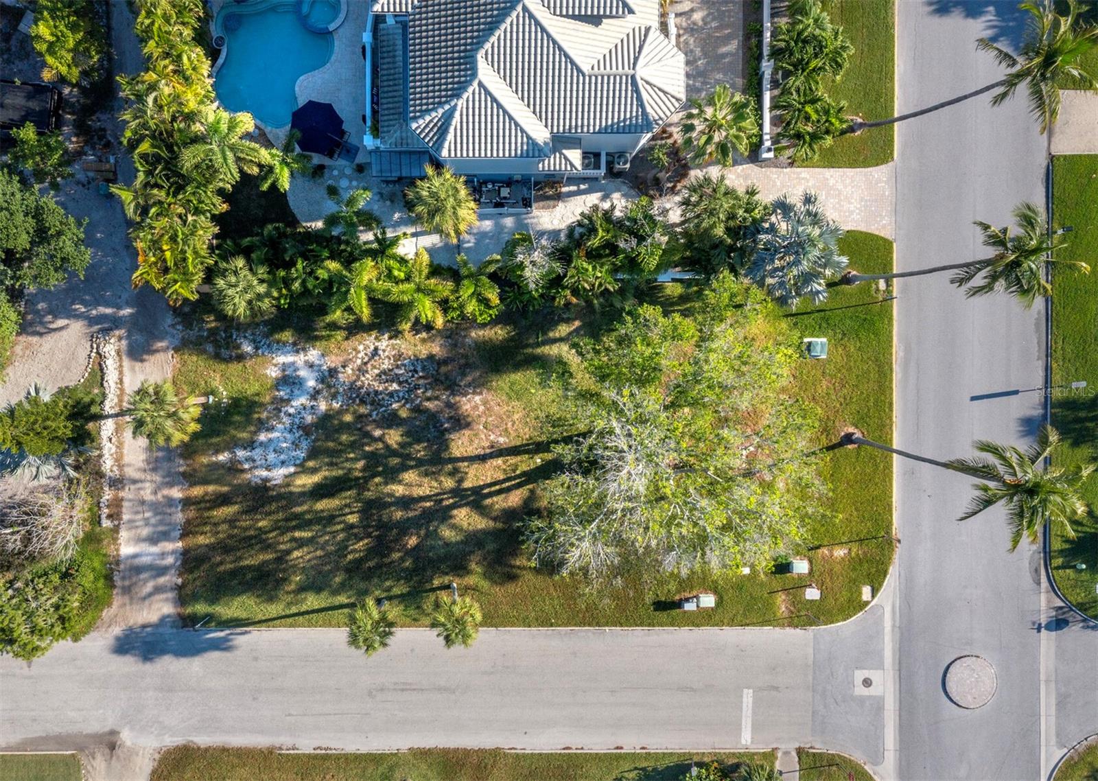 641 BROADWAY ST — photo 3