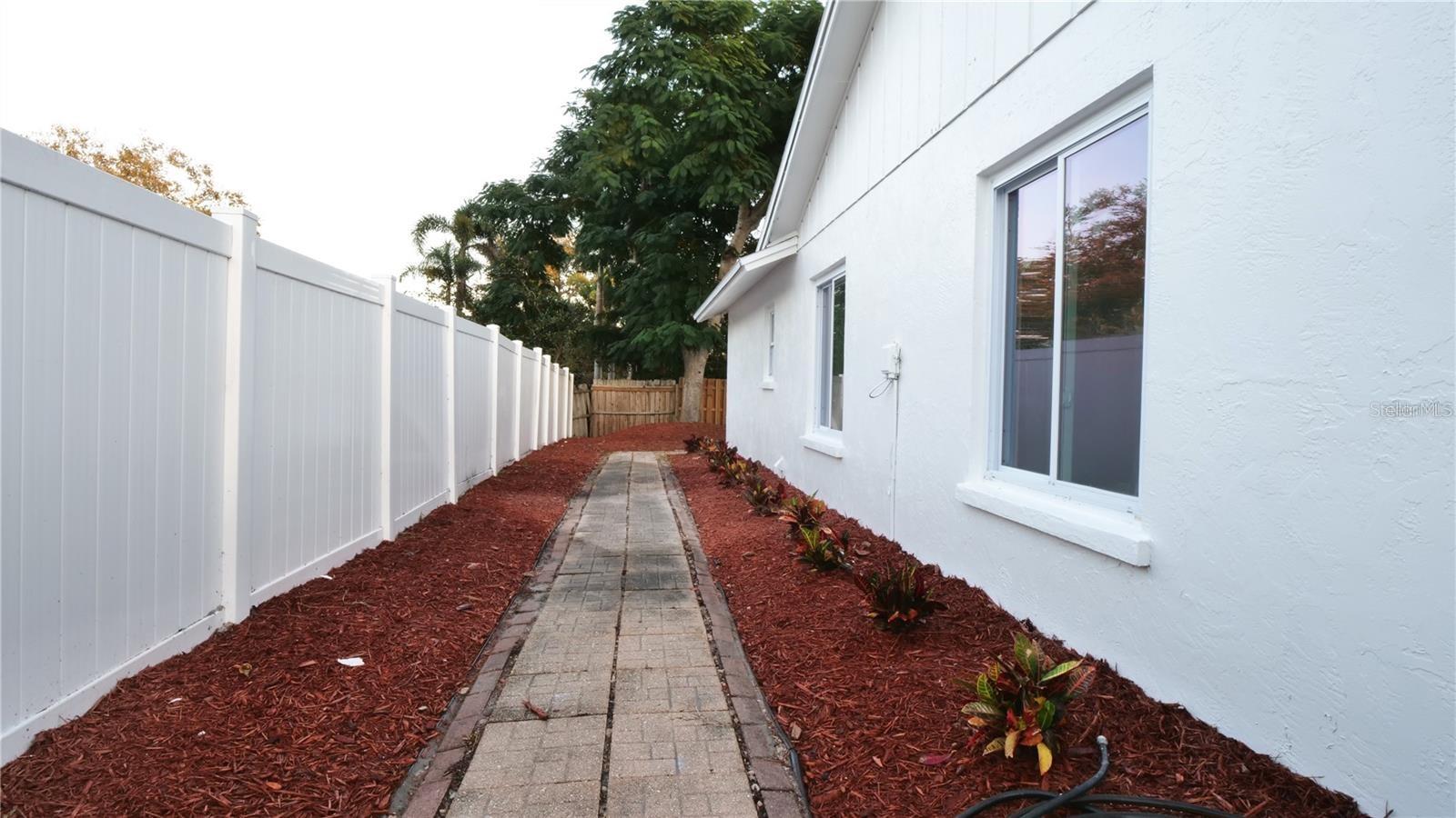 1007 NW 82ND ST — photo 30