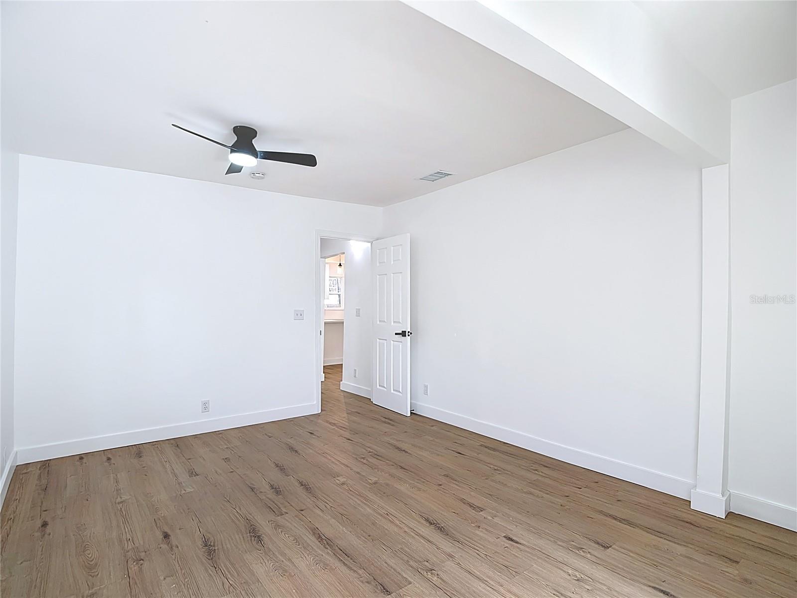 402 E VIRGINIA AVE — photo 20