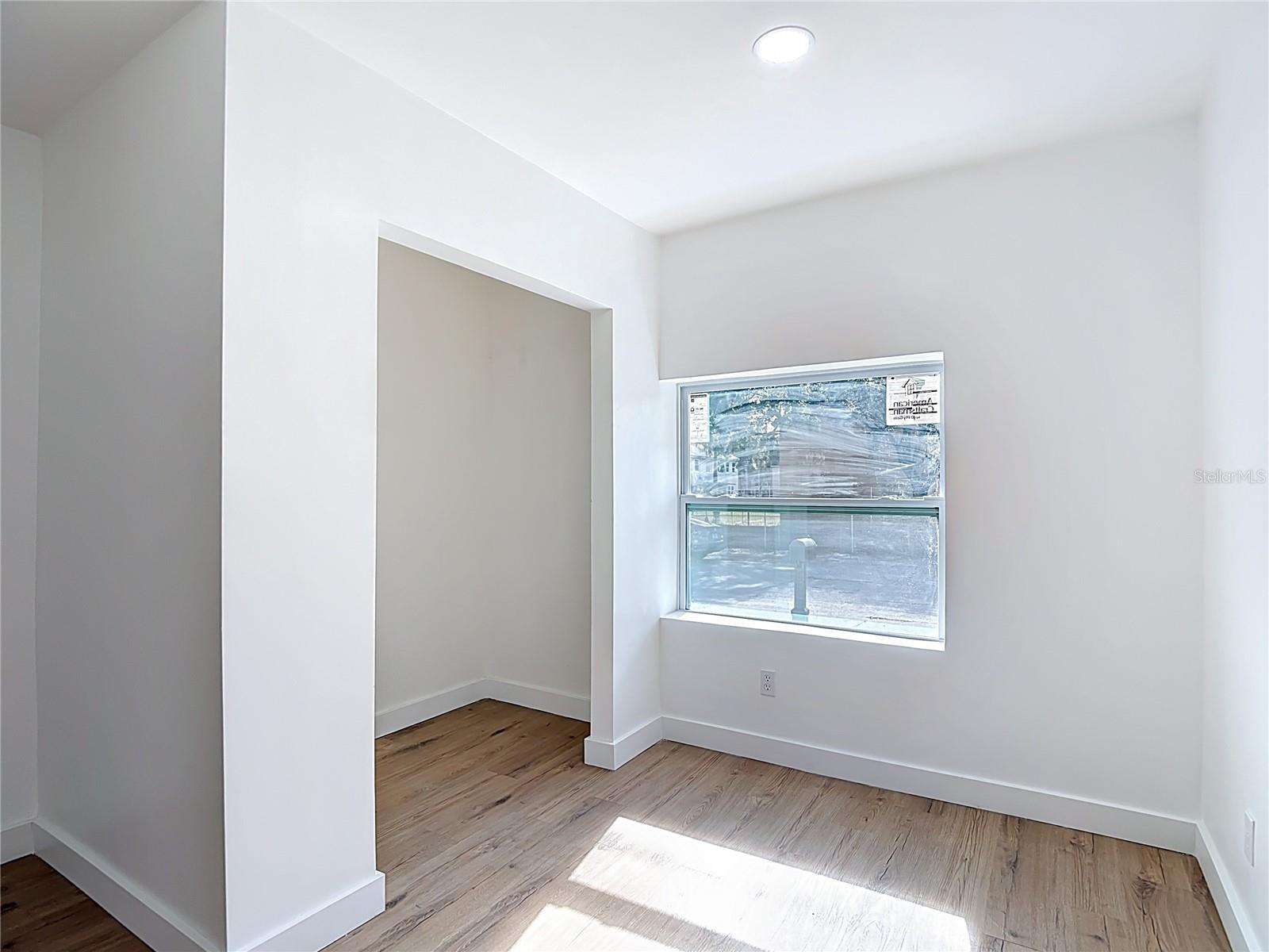 402 E VIRGINIA AVE — photo 22
