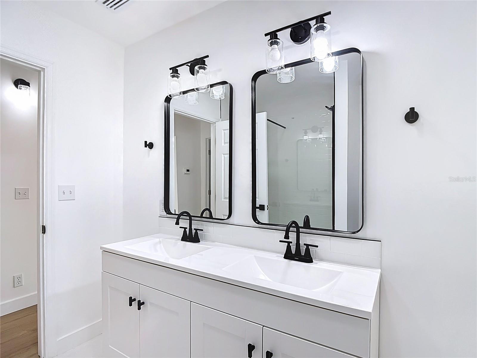 402 E VIRGINIA AVE — photo 25