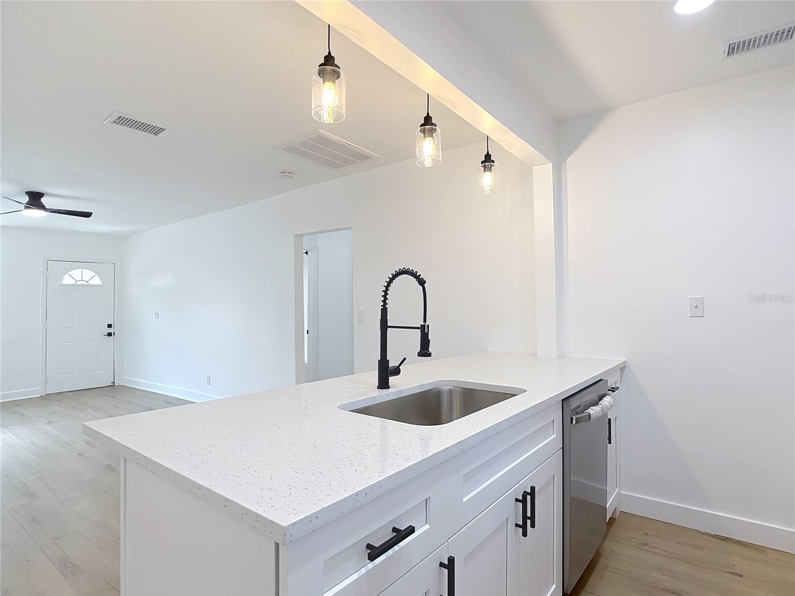 402 E VIRGINIA AVE — photo 12