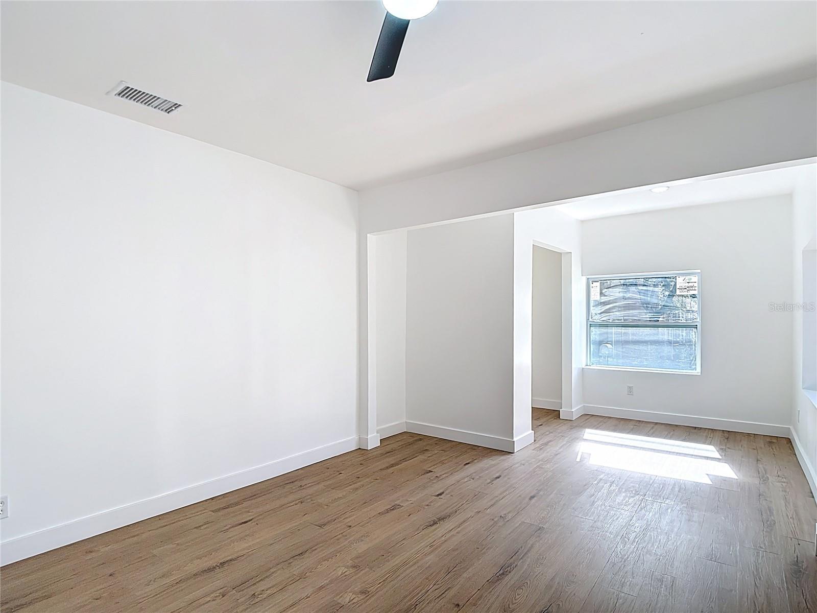 402 E VIRGINIA AVE — photo 18
