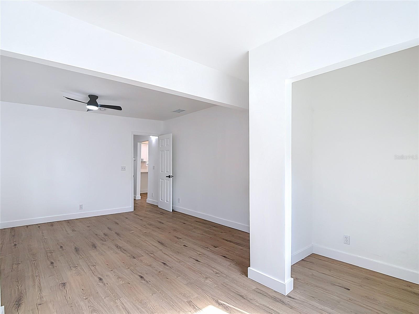 402 E VIRGINIA AVE — photo 23