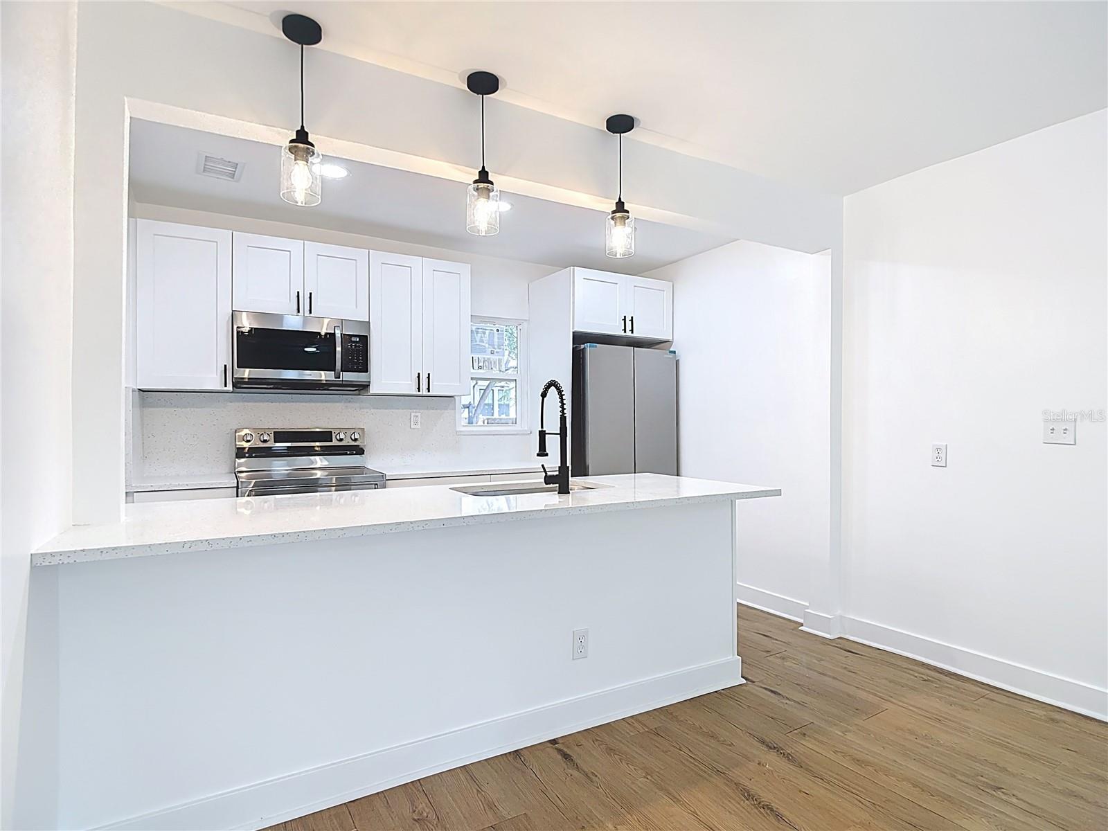 402 E VIRGINIA AVE — photo 7