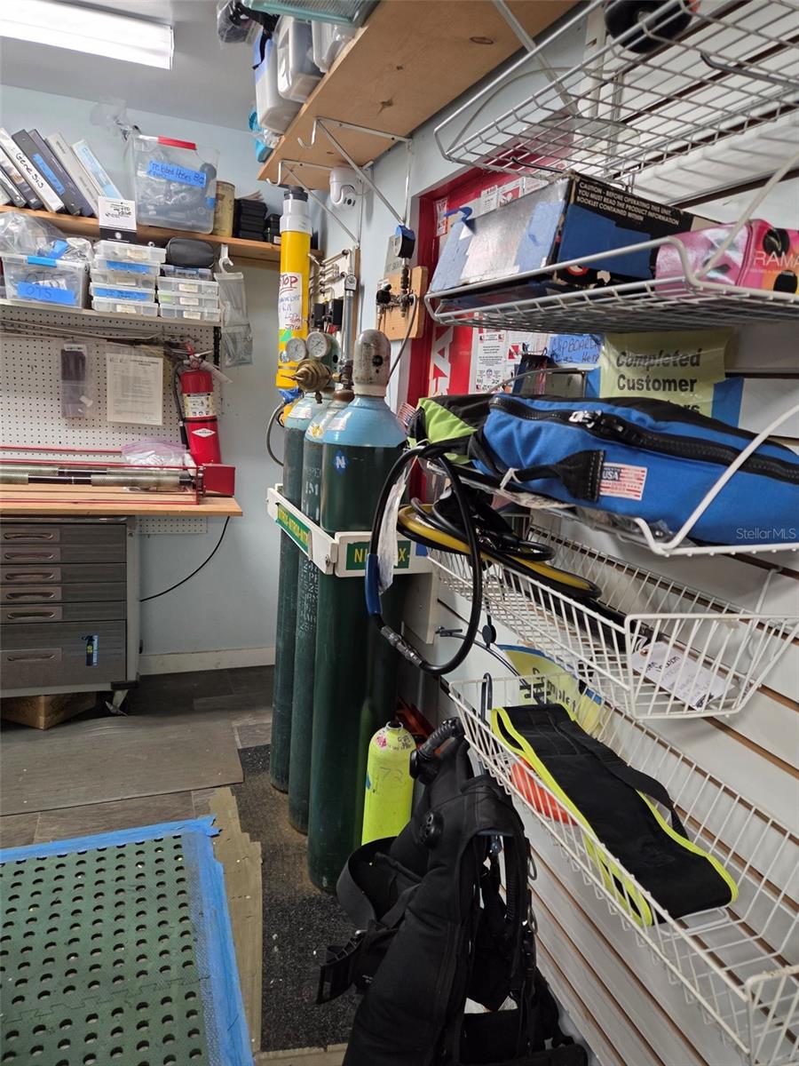 528 E TARPON AVE — photo 17