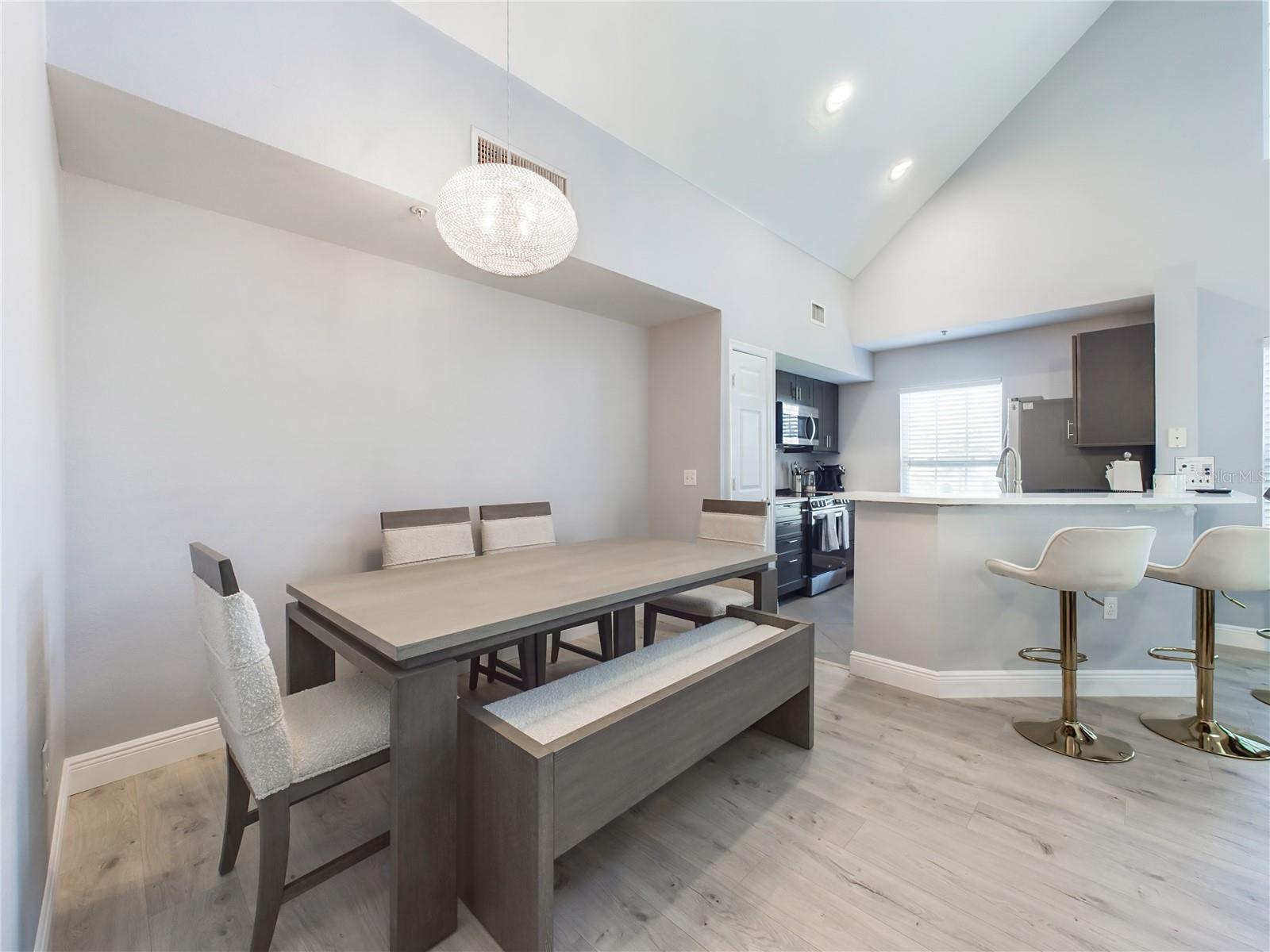 5521 ROSEHILL RD #203 — photo 7