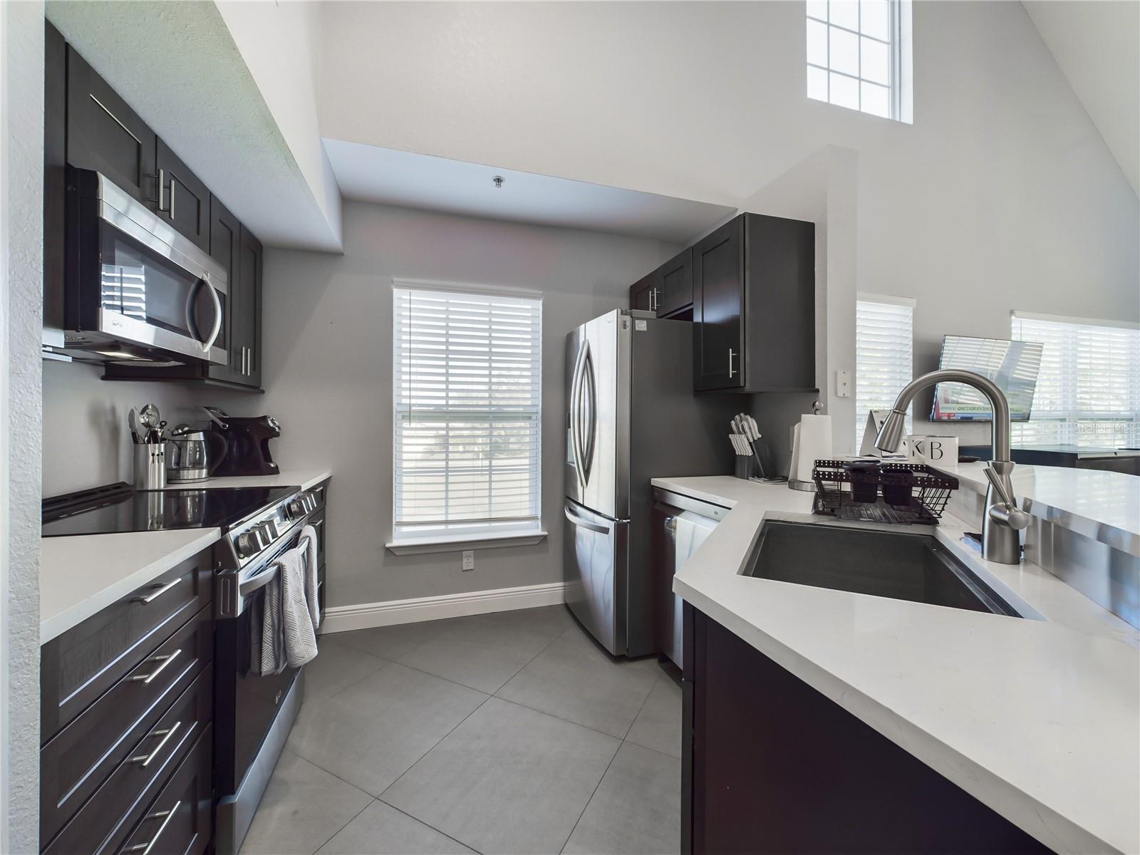 5521 ROSEHILL RD #203 — photo 9