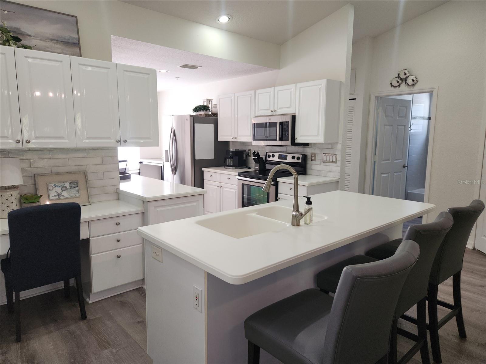 6503 FAIRWAY GARDENS DR — photo 9