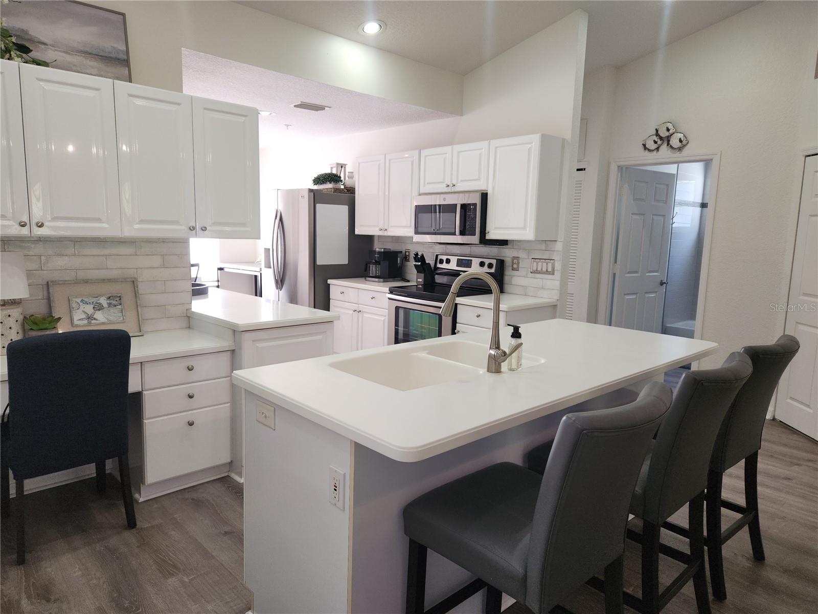 6503 FAIRWAY GARDENS DR — photo 10
